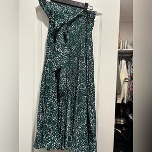 Skies are blue, high waisted flowy skirt